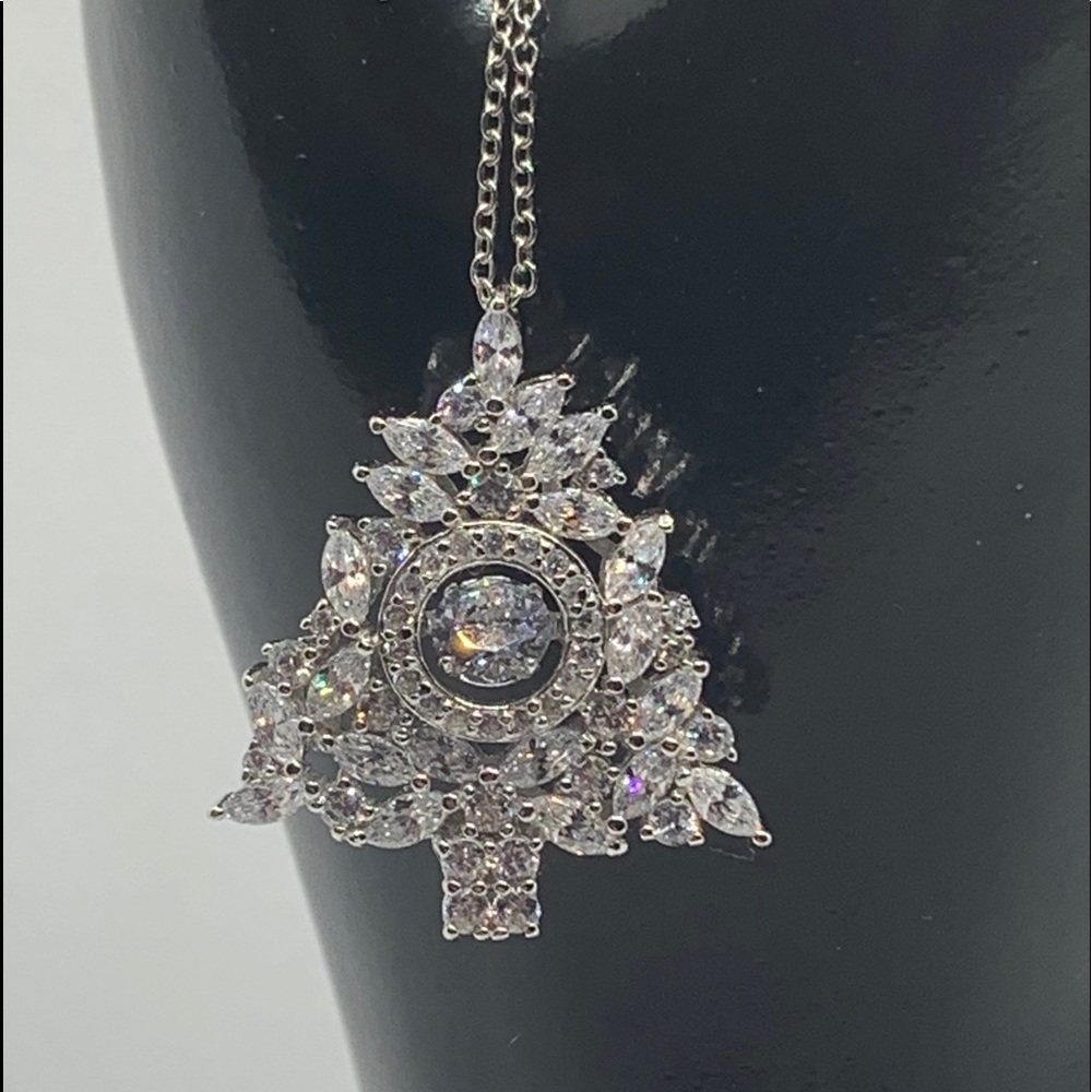 DANCING DIAMOND CHRISTMAS TREE PENDANT WITH CHAIN - Picture 6 of 8